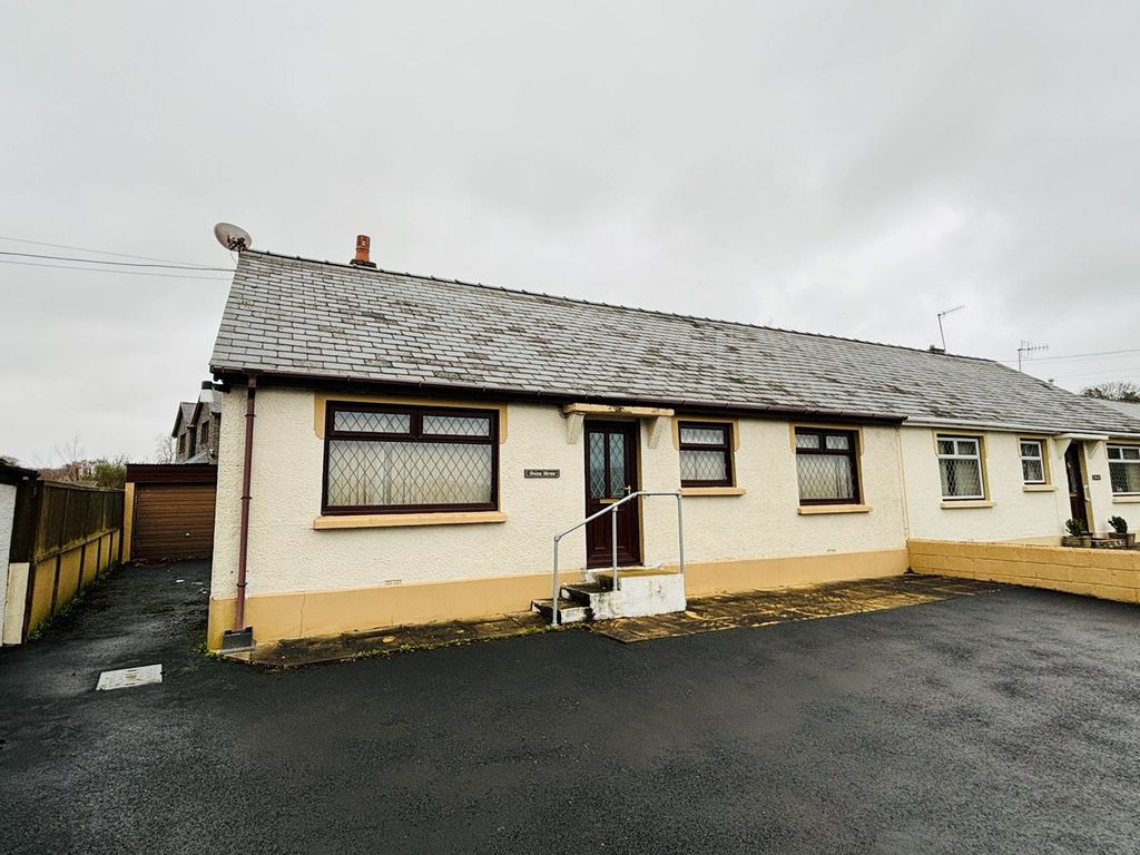 3 bed semidetached bungalow for sale in Pontfaen Road, Lampeter SA48