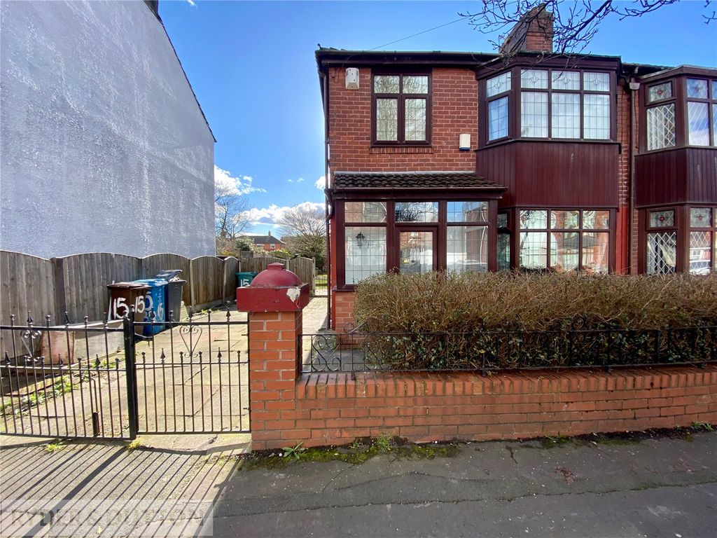 3 bed semidetached house to rent in Blue Bell Avenue, Moston