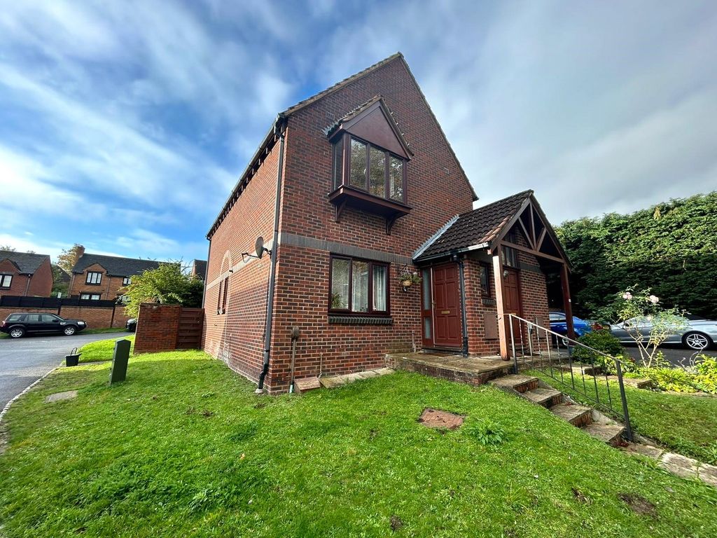 2 bed to rent in Top Common, Warfield, Bracknell, Berkshire