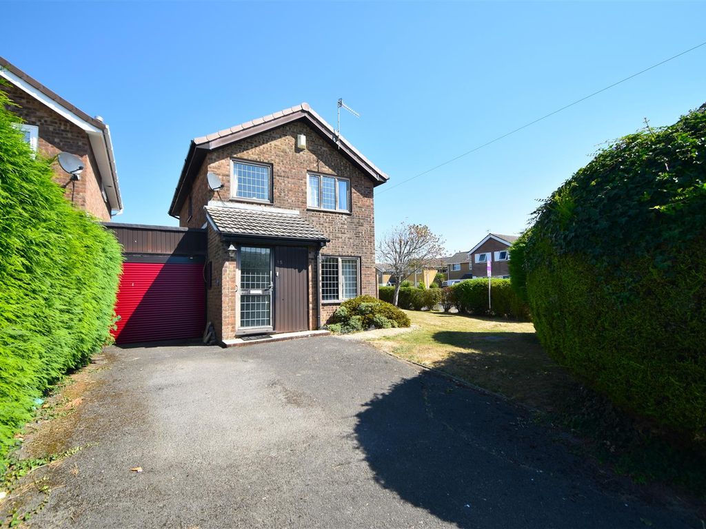 3 bed linkdetached house for sale in Cotswold Close, Portishead