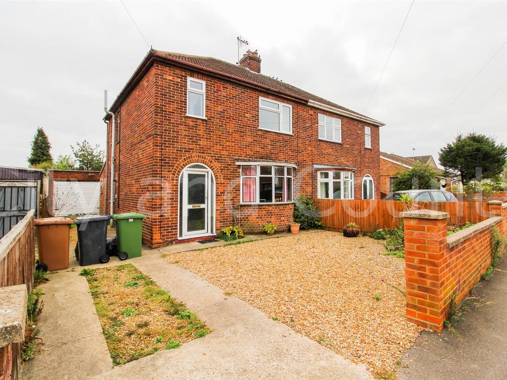 3 bed semidetached house for sale in Ayres Drive, Stanground