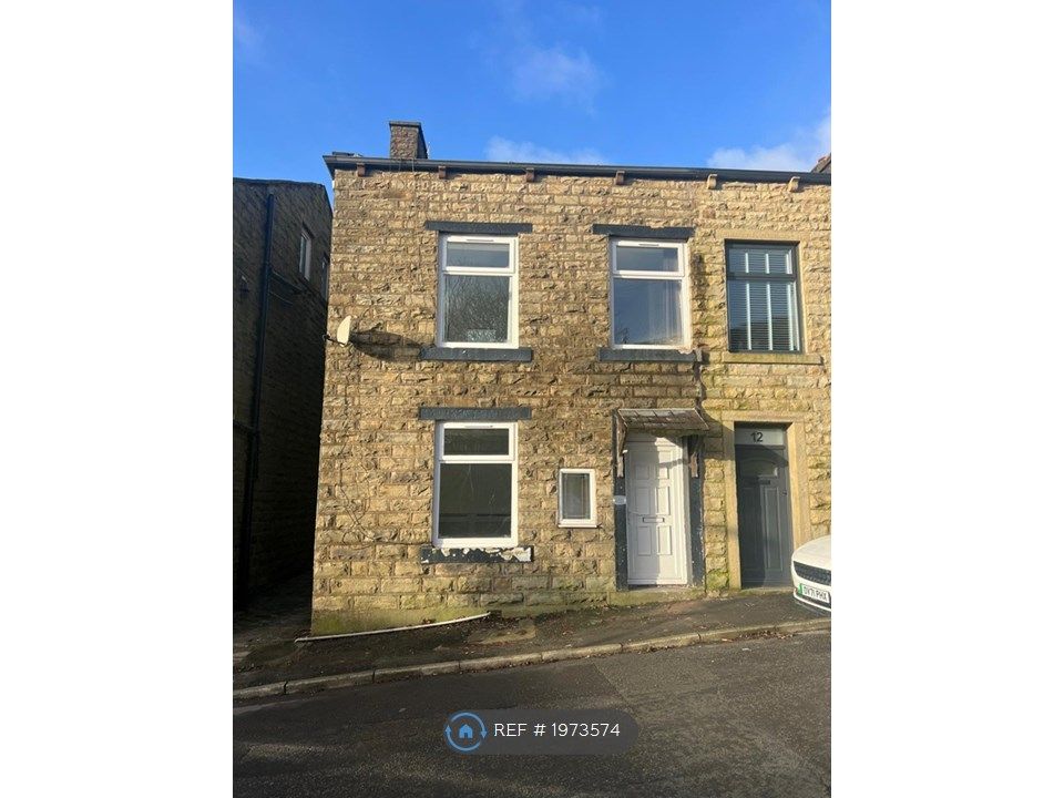 3 bed semidetached house to rent in Church Street, Bacup OL13, £825