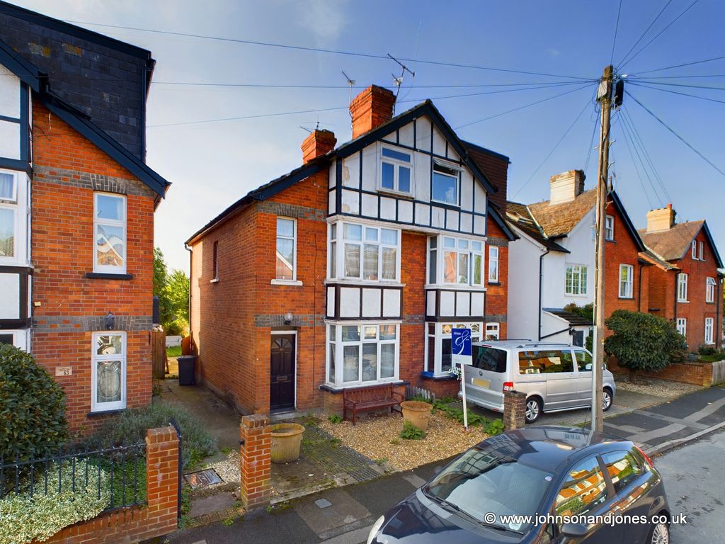 4 bed semidetached house for sale in Abbey Road, Chertsey KT16, £