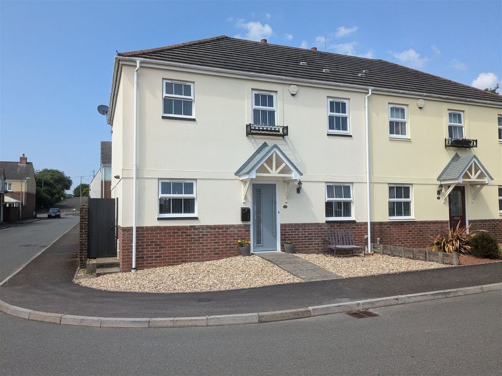 4 bed semidetached house for sale in 25 Erw'r Brenhinoedd, Llandybie
