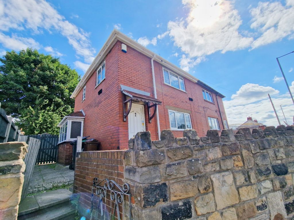 3 bed semidetached house for sale in Pontefract Road, Barnsley S71