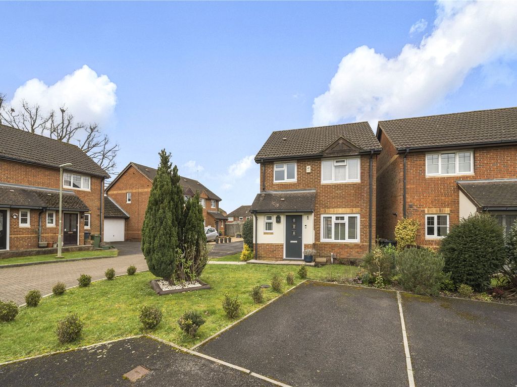 3 bed detached house for sale in Parish Close, Ash, Aldershot, Surrey GU12, £475,000 Zoopla