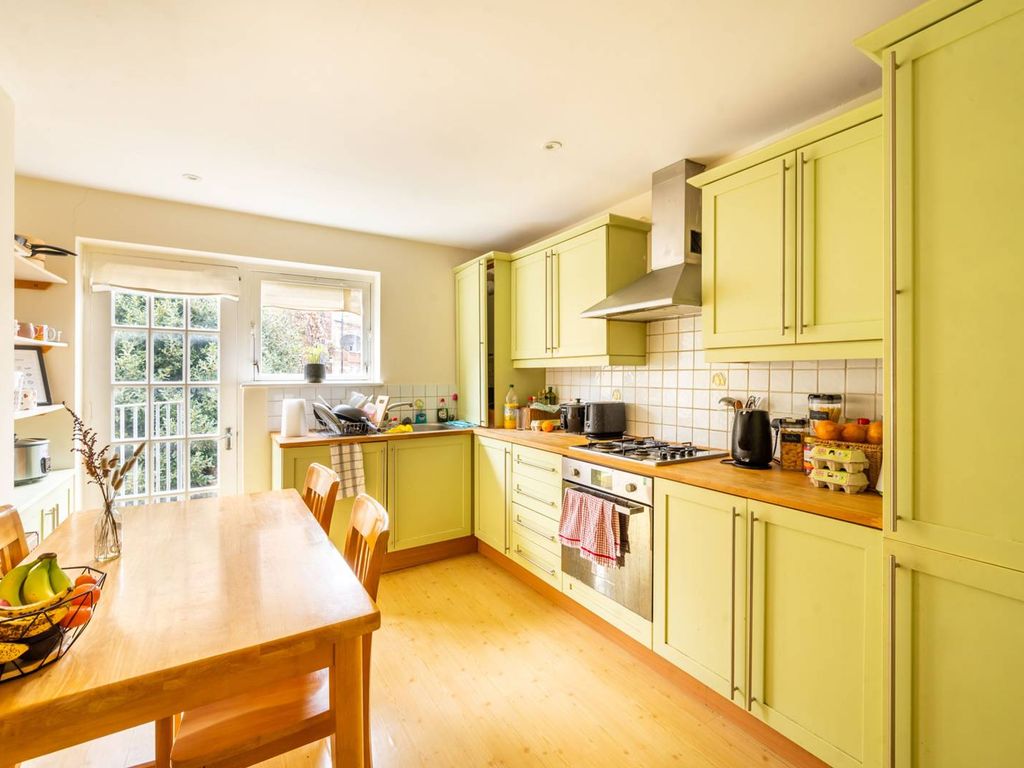 Rosebury Road, Sands End, London SW6  