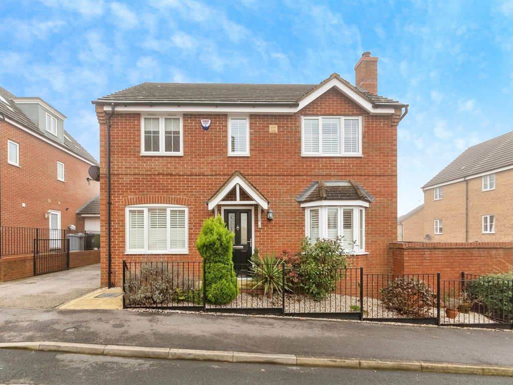 4 bed detached house for sale in Bolsover Road, Grantham NG31, £290,000