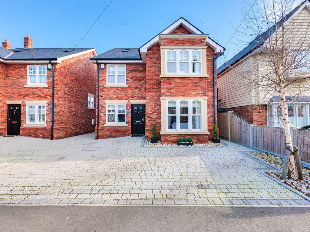 5 bed detached house for sale in Salisbury Road, LeighOnSea SS9 Zoopla
