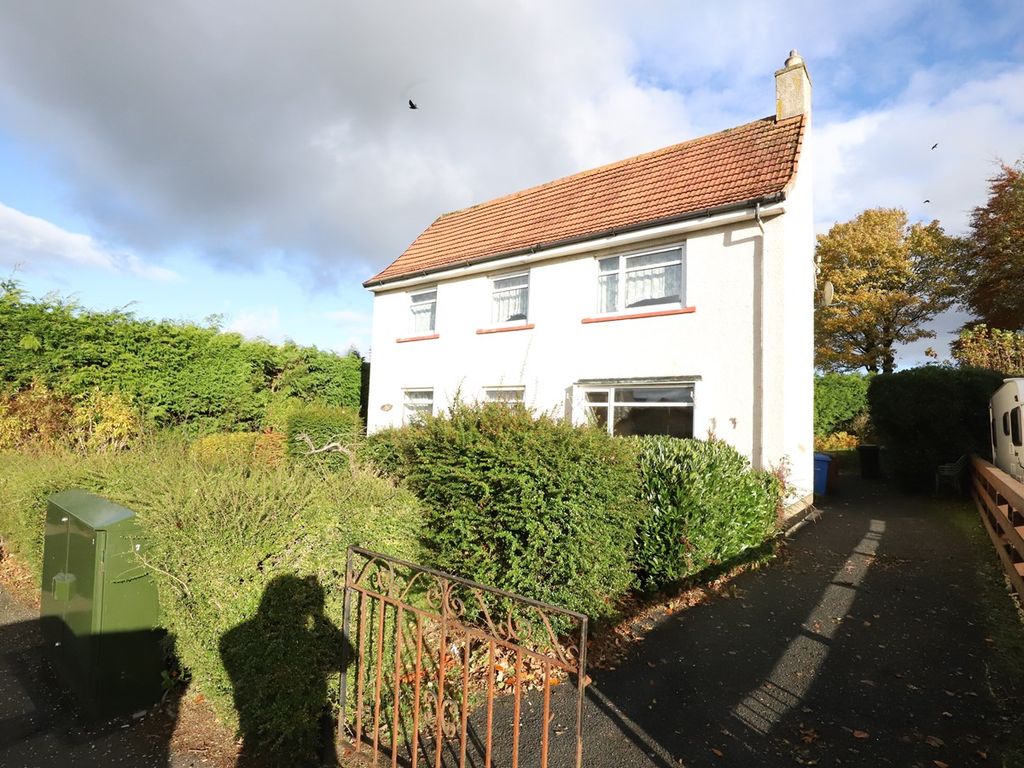 4 bed property for sale in Oakley Road, Saline, Dunfermline KY12, £