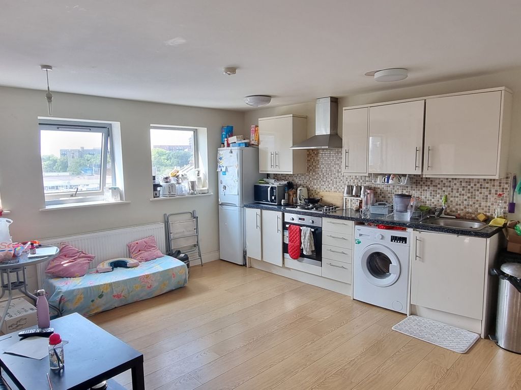 2 bed flat to rent in East Street, Barking, Essex IG11 Zoopla