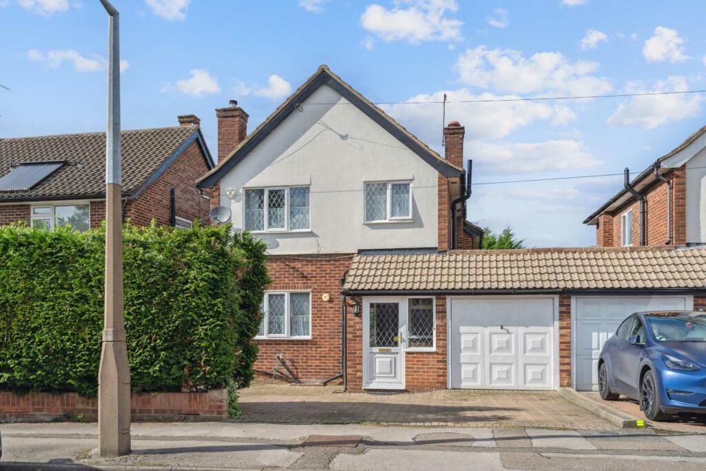 4 bed semidetached house for sale in Cotswold Avenue, Bushey WD23, £