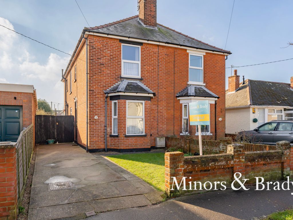 3 bed semidetached house for sale in Grand Avenue, Lowestoft NR33, £