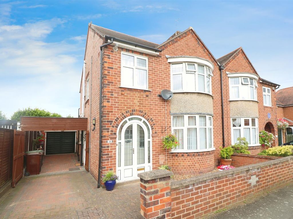 3 bed semidetached house for sale in Park Avenue, Rushden NN10, £