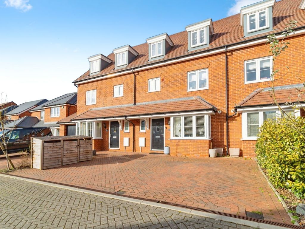 4 bed terraced house for sale in Lacewing Drive, Biddenham, Bedford