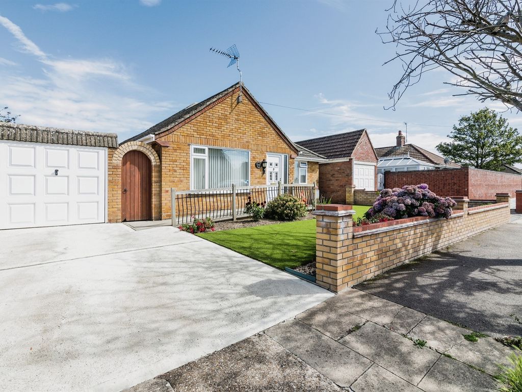 3 bed detached house for sale in Ferndale Avenue, Lowestoft NR32, £