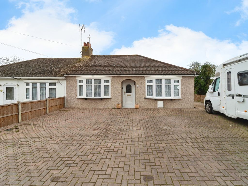 3 bed semidetached bungalow for sale in Pevensey Gardens, Hockley SS5