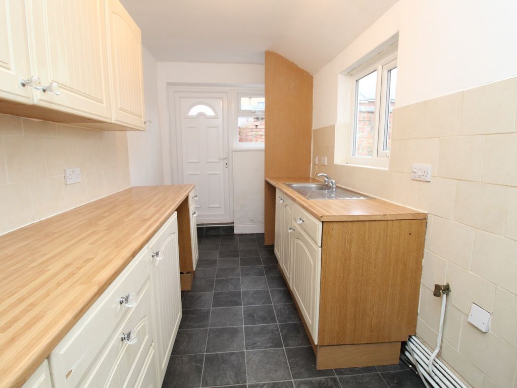 2 bed terraced house to rent in East View, Sunderland SR5, £600 pcm