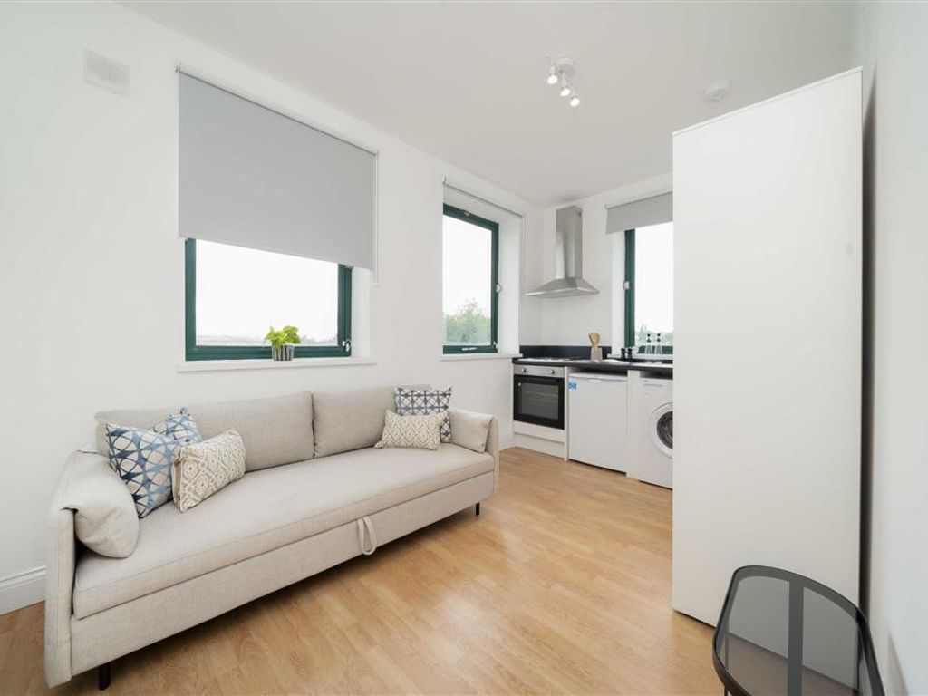 Studio to rent in Brent Cross Gardens, London NW4, £997 pcm Zoopla