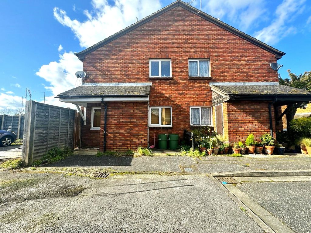 1 bed end terrace house for sale in Hindhead Close, Uxbridge, Greater