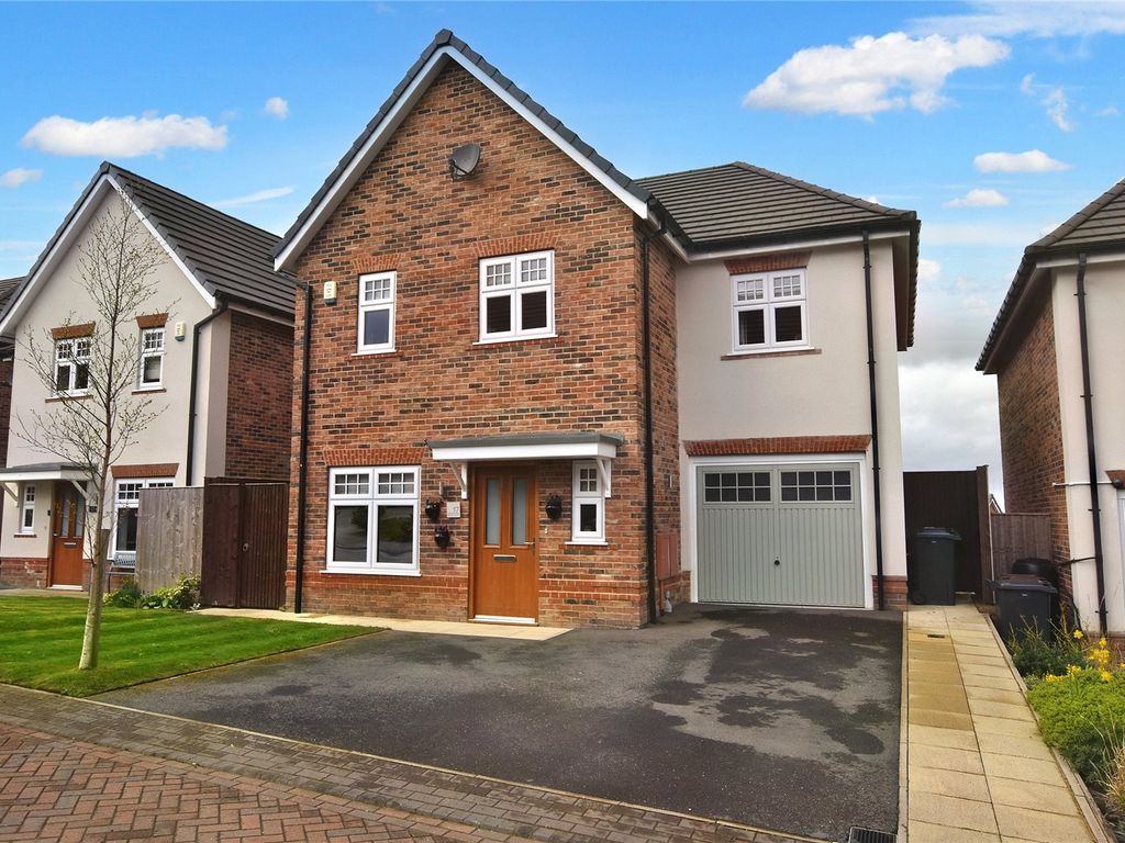 5 bed detached house for sale in Moor Gate, East Ardsley, Wakefield WF3