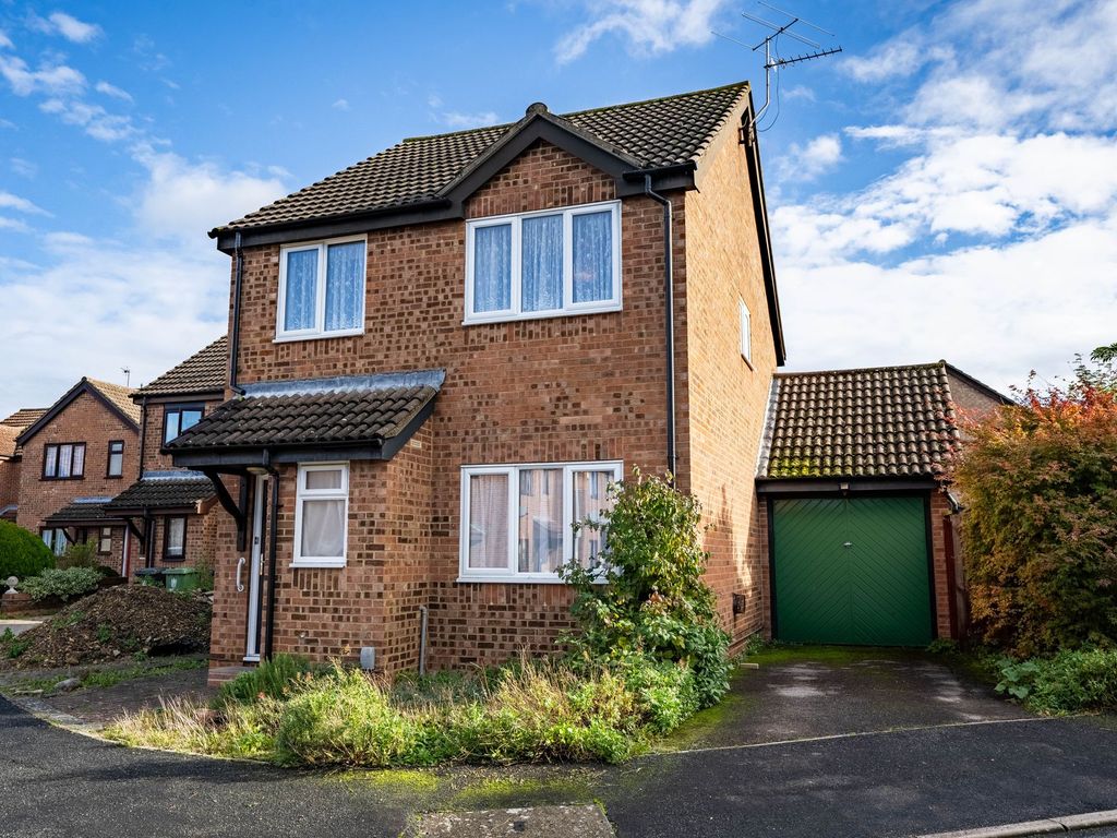 3 bed detached house for sale in Violet Close, Cambridge CB1, £450,000