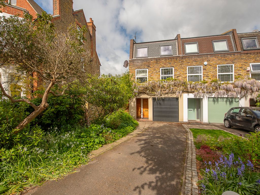 3 bed end terrace house for sale in Westover Road, London SW18, £