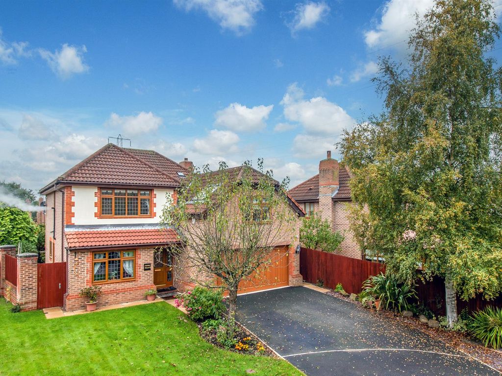 5 bed detached house for sale in Howcroft Court, Sandal, Wakefield WF2