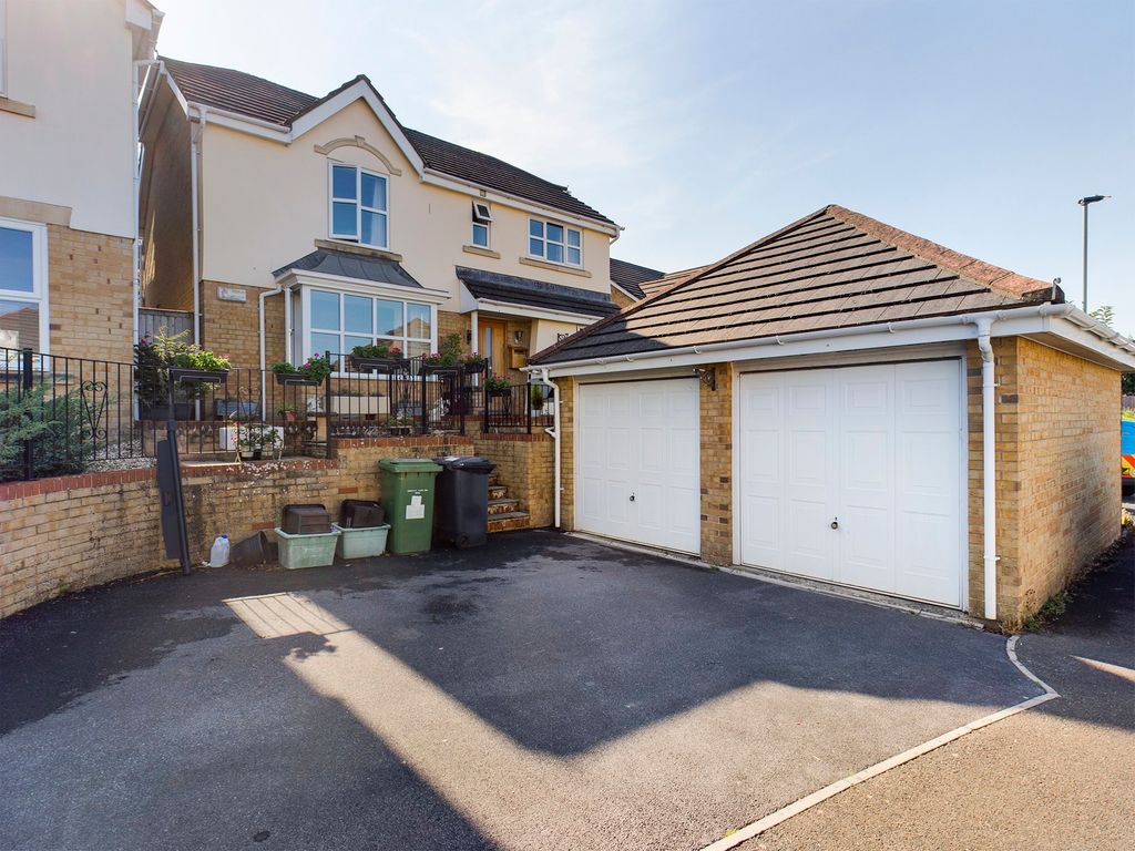 4 bed detached house for sale in Orleigh Avenue, Newton Abbot TQ12 Zoopla