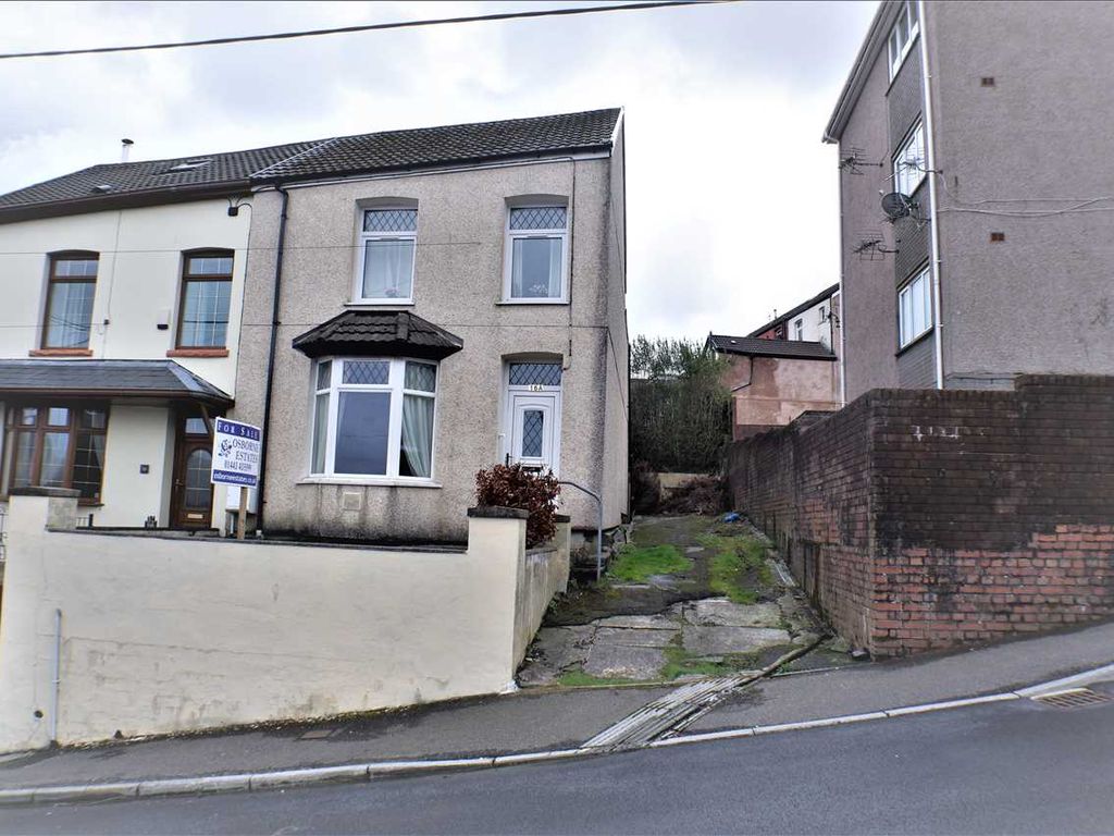 4 bed terraced house for sale in Gilfach Road, Penygraig, Tonypandy