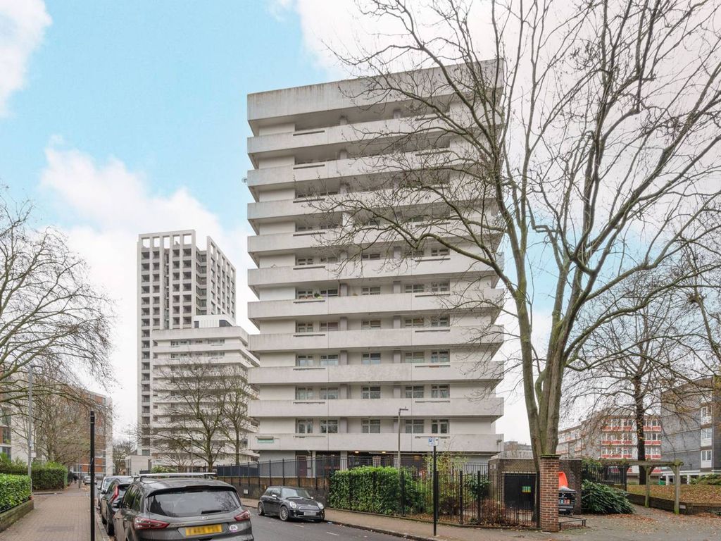 1 bed flat for sale in Shaw Court, Clapham Junction, London SW11, £