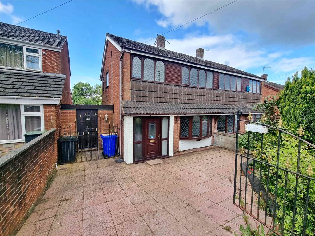 3 bed semidetached house to rent in Westsprink Crescent, StokeOn