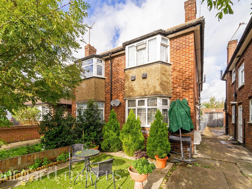 2 bed flat for sale in Staines Road, Bedfont, Feltham TW14 Zoopla