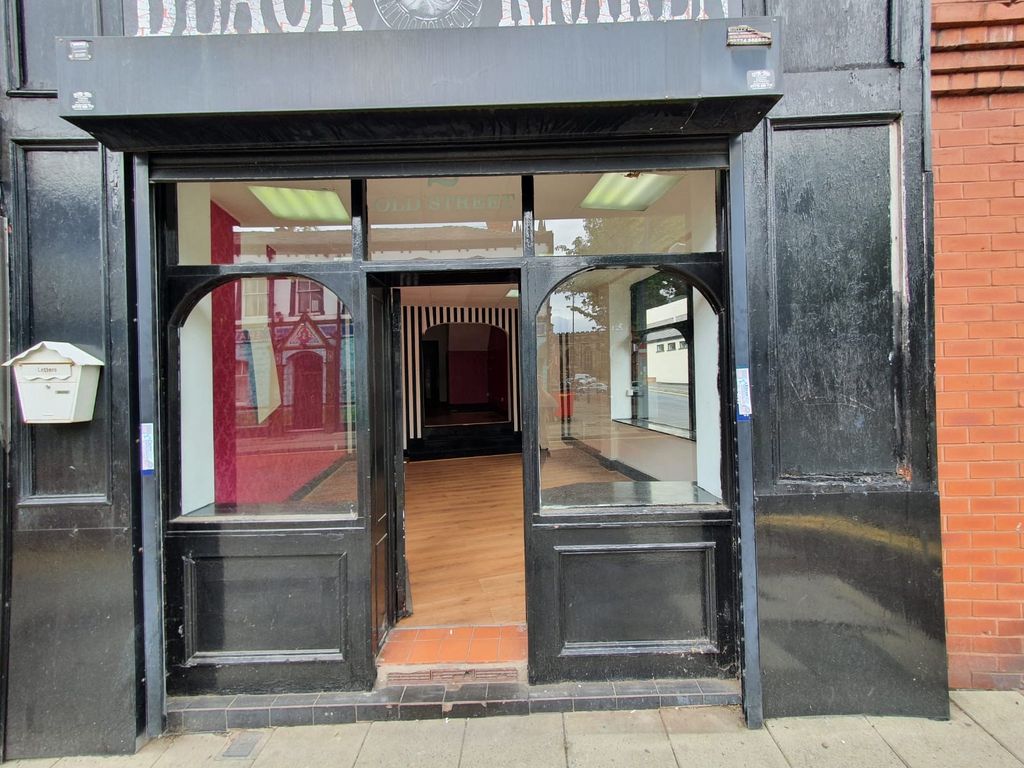 Commercial property to let in Old Street, AshtonUnderLyne, Greater