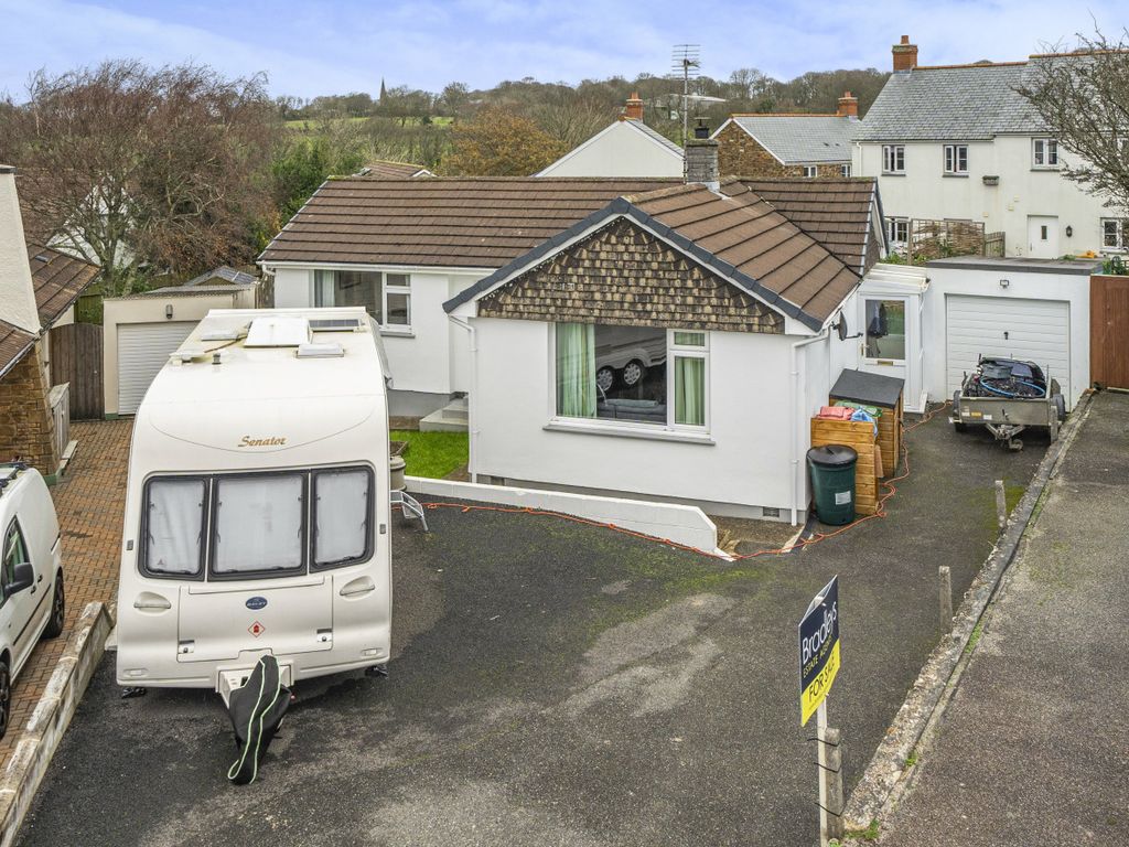 2 bed bungalow for sale in Bambry Close, Goldsithney, Penzance
