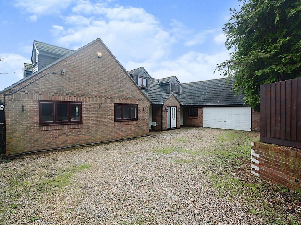 6 bed detached house for sale in Northampton Road, Wellingborough NN8