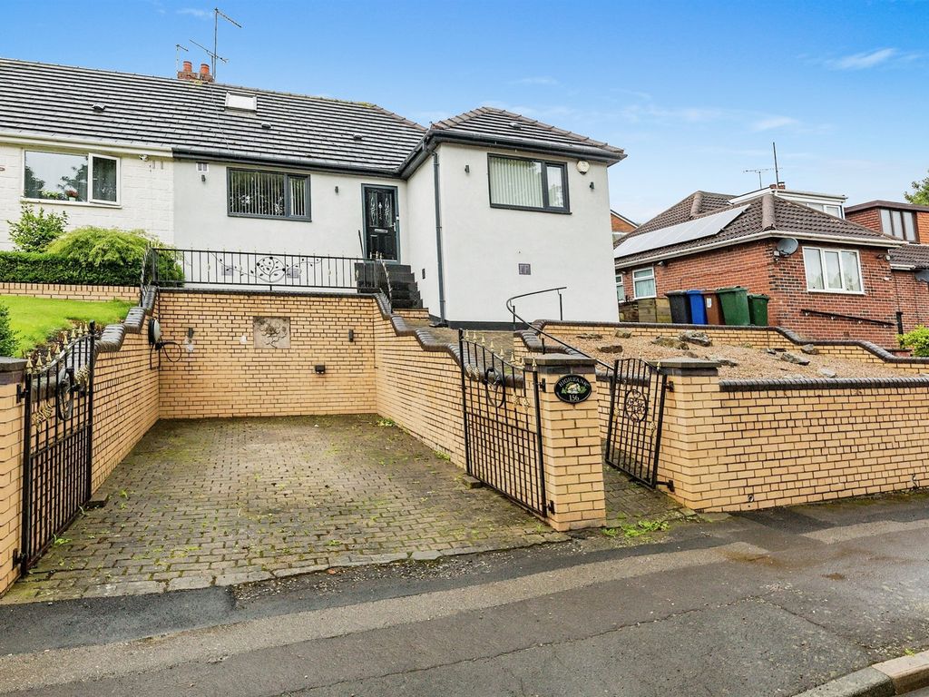 3 bed semidetached bungalow for sale in Honeywell Street, Barnsley S71