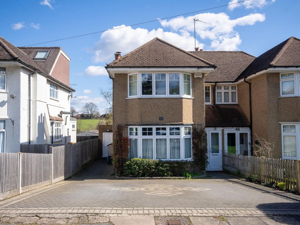 3 bed semidetached house for sale in Middleton Drive, Pinner HA5 Zoopla