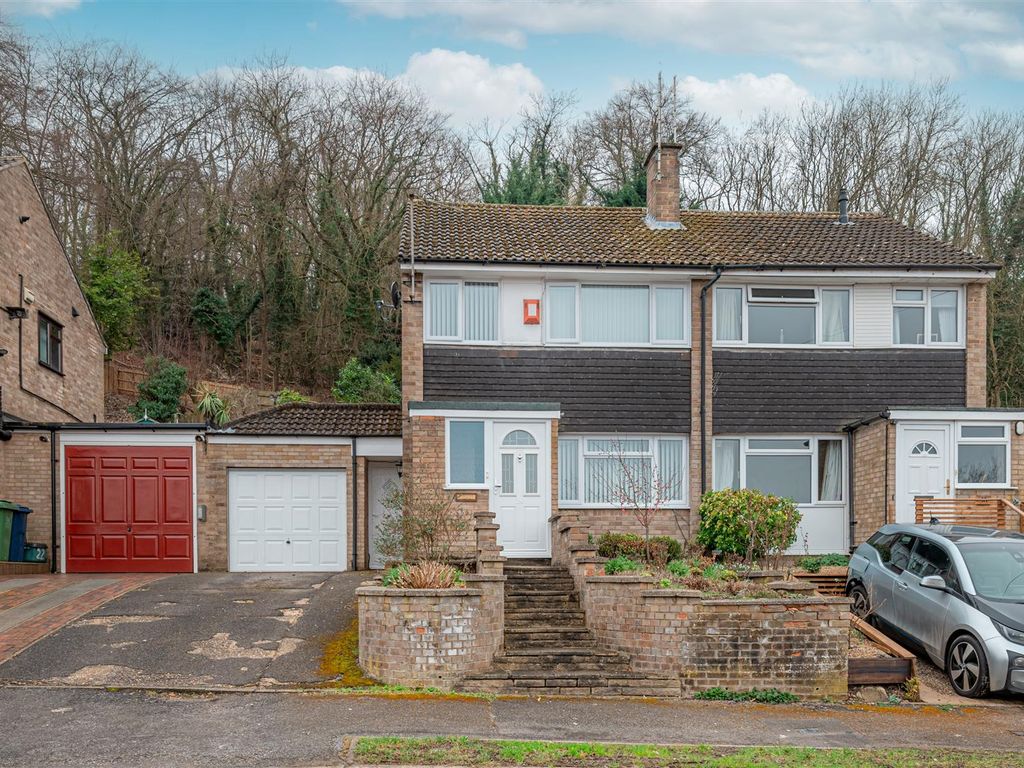 3 bed semidetached house for sale in Dean Garden Rise, High