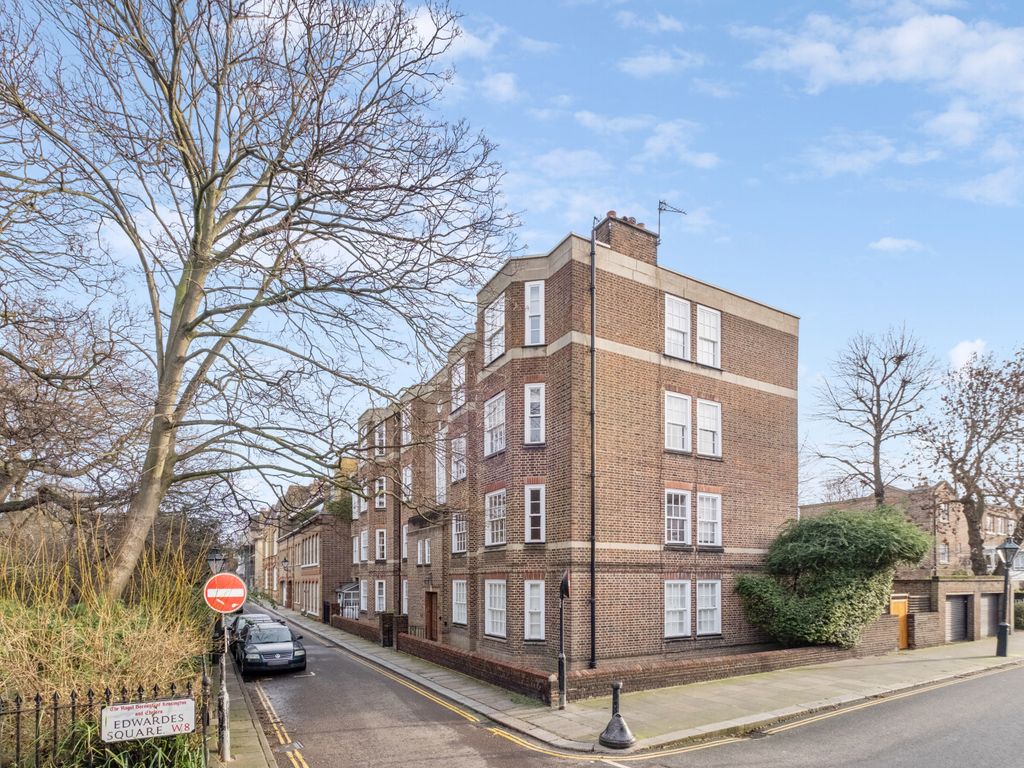2 bed flat for sale in South Edwardes Square, High Street Kensington W8