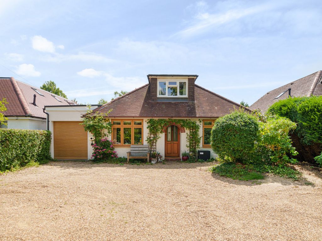 4 bed bungalow for sale in Chobham, Woking, Surrey GU24, £850,000 Zoopla