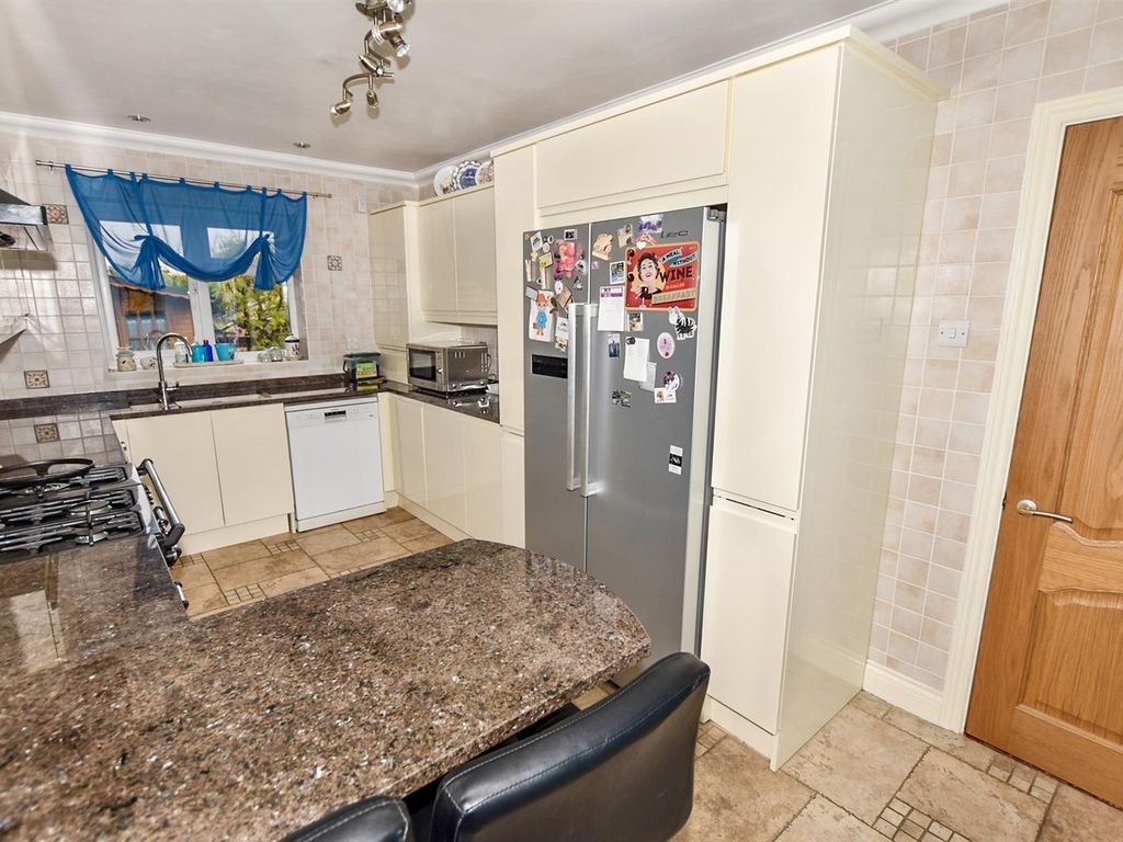3 bed detached bungalow for sale in Wellingbury, Croft Road, Benfleet