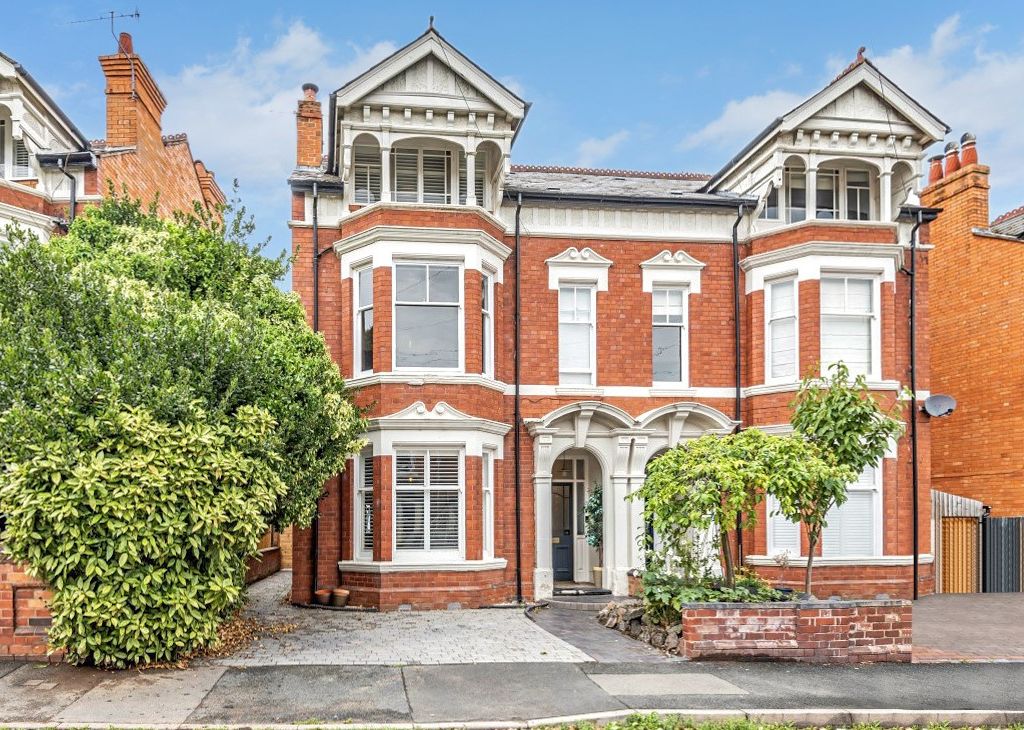 5 bed semidetached house for sale in The Hill Avenue, Worcester WR5