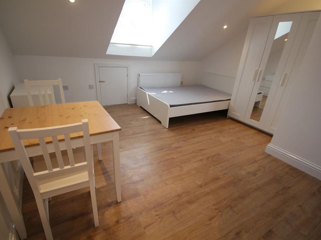 1 bed flat to rent in High Street, Wealdstone, Harrow HA3, £1,450 pcm