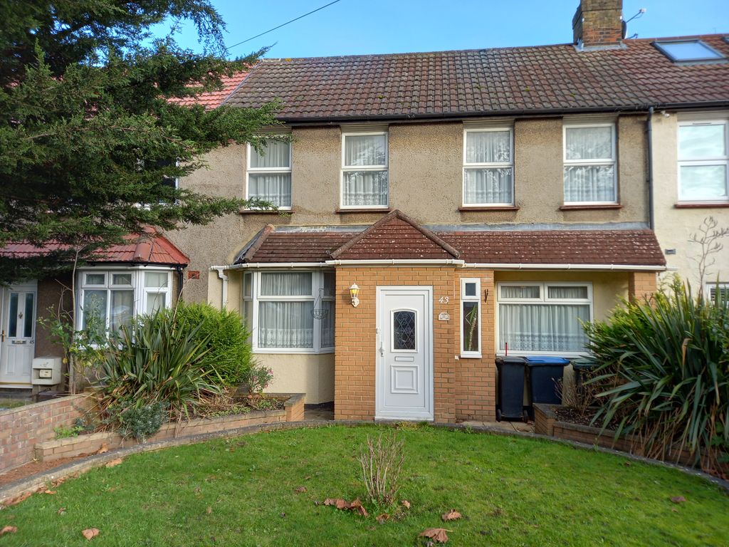 3 bed terraced house for sale in Hood Avenue, Southgate, London N14, £