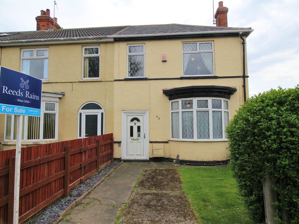 3 bed end terrace house for sale in Harrington Street, Cleethorpes