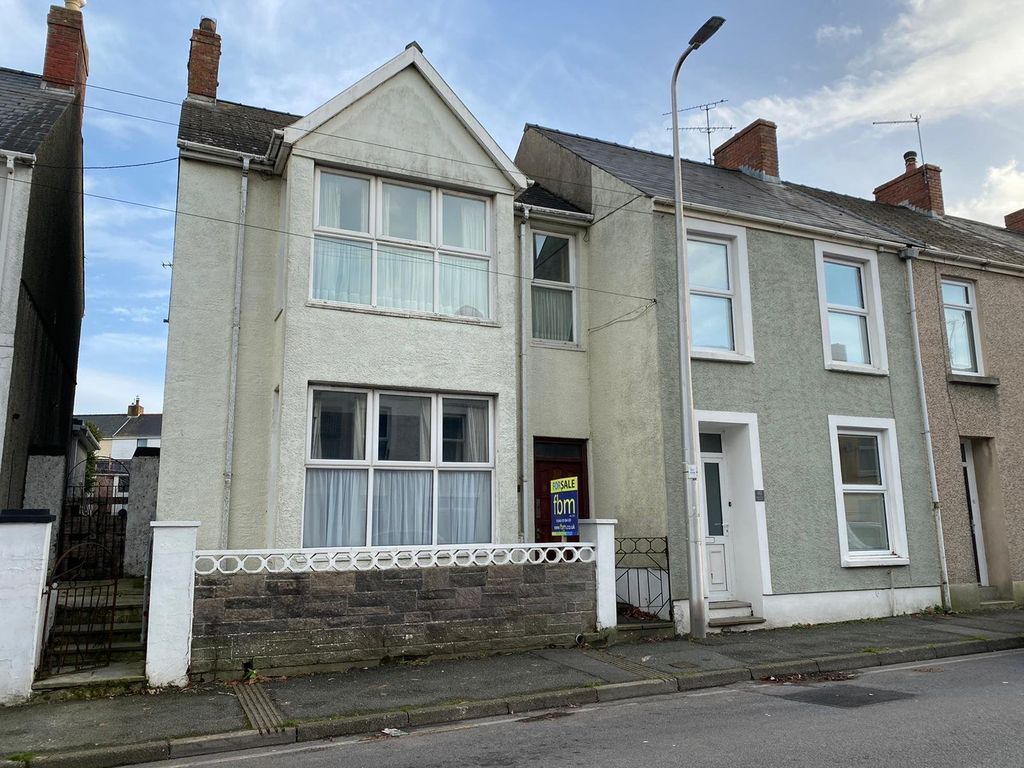 4 bed end terrace house for sale in Priory Road, Milford Haven