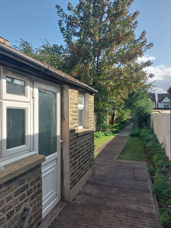 3 bed terraced house to rent in Jersey Road, Ilford IG1, £500 pcm Zoopla