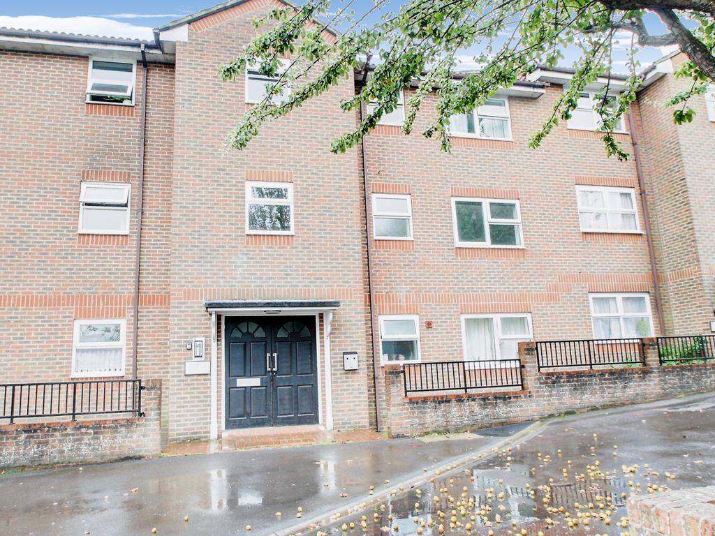 1 bed flat for sale in Elms Road, Aldershot GU11 Zoopla