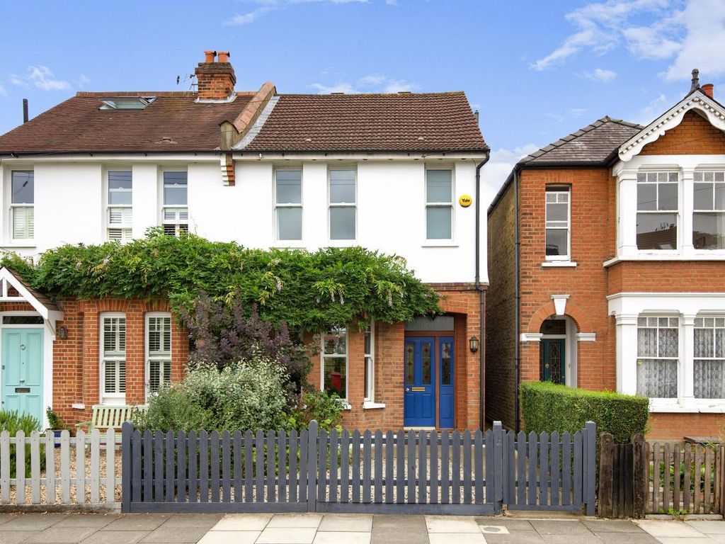 3 bed semidetached house for sale in Gloucester Road, Norbiton